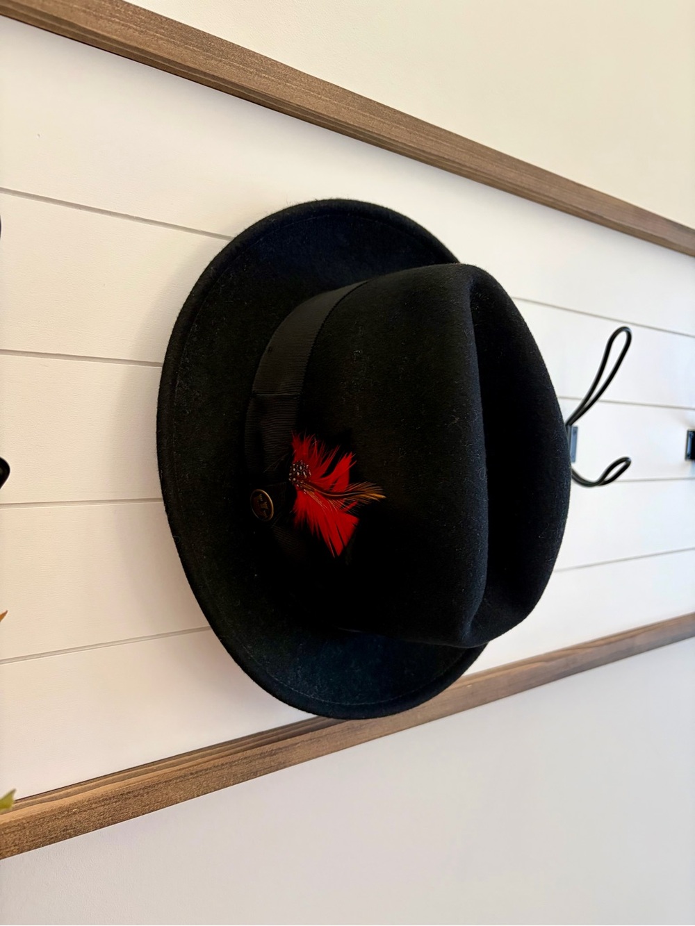 Goorin Bros “DEAN THE BUTCHER” Black 100% Wool Felt with Red Feather